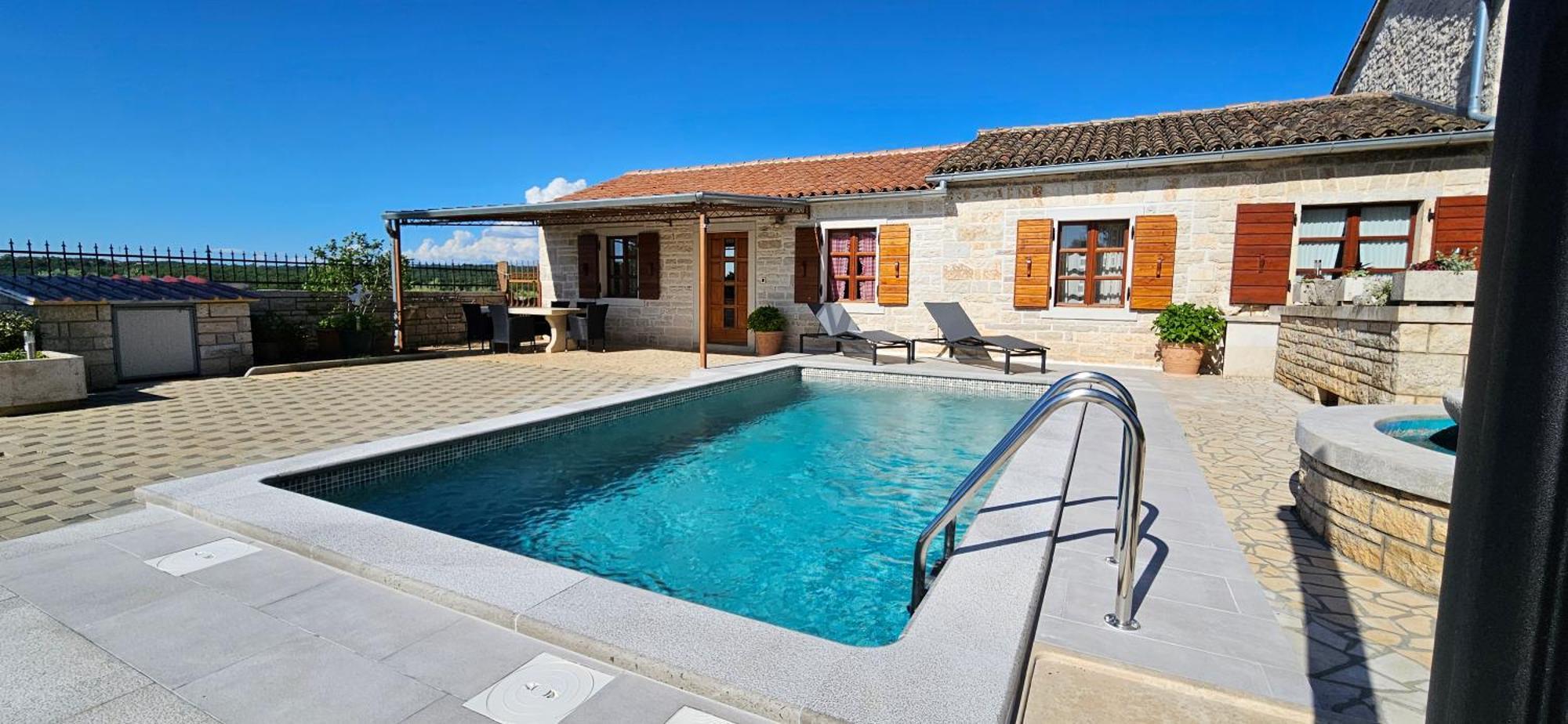 Apartments Vesna With Pool - New! Sveti Lovrec Pazenaticki Bilik gambar