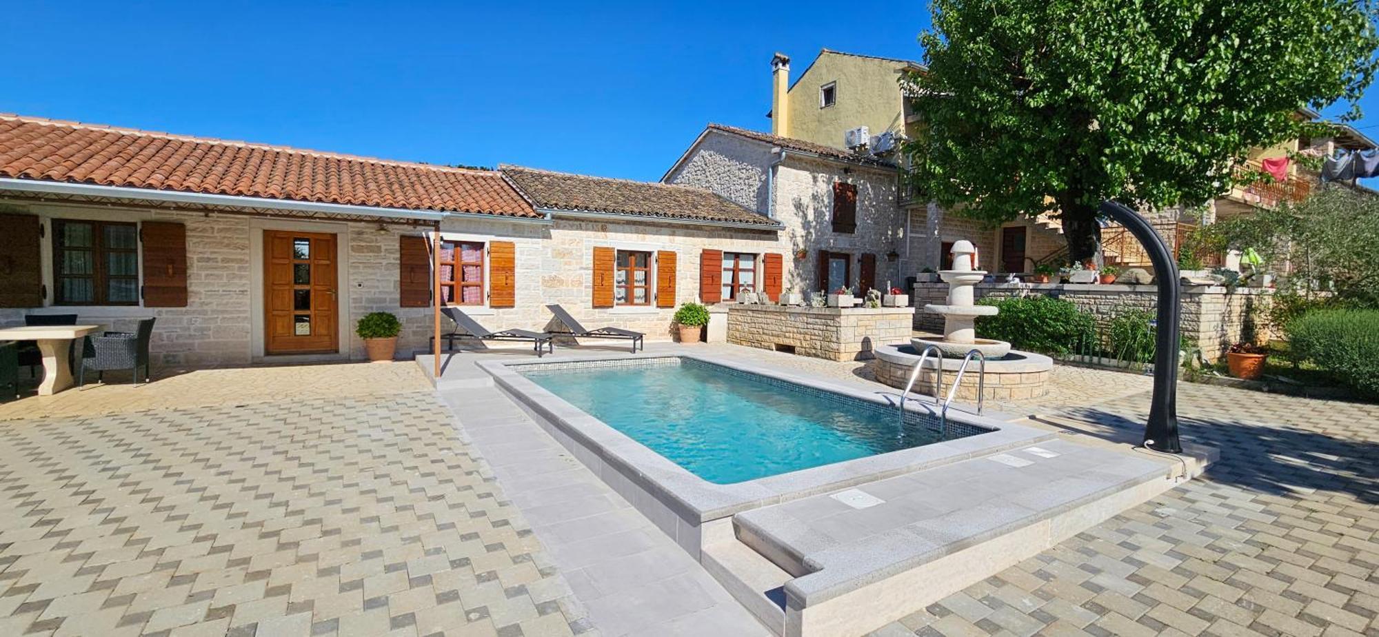 Apartments Vesna With Pool - New! Sveti Lovrec Pazenaticki Luaran gambar